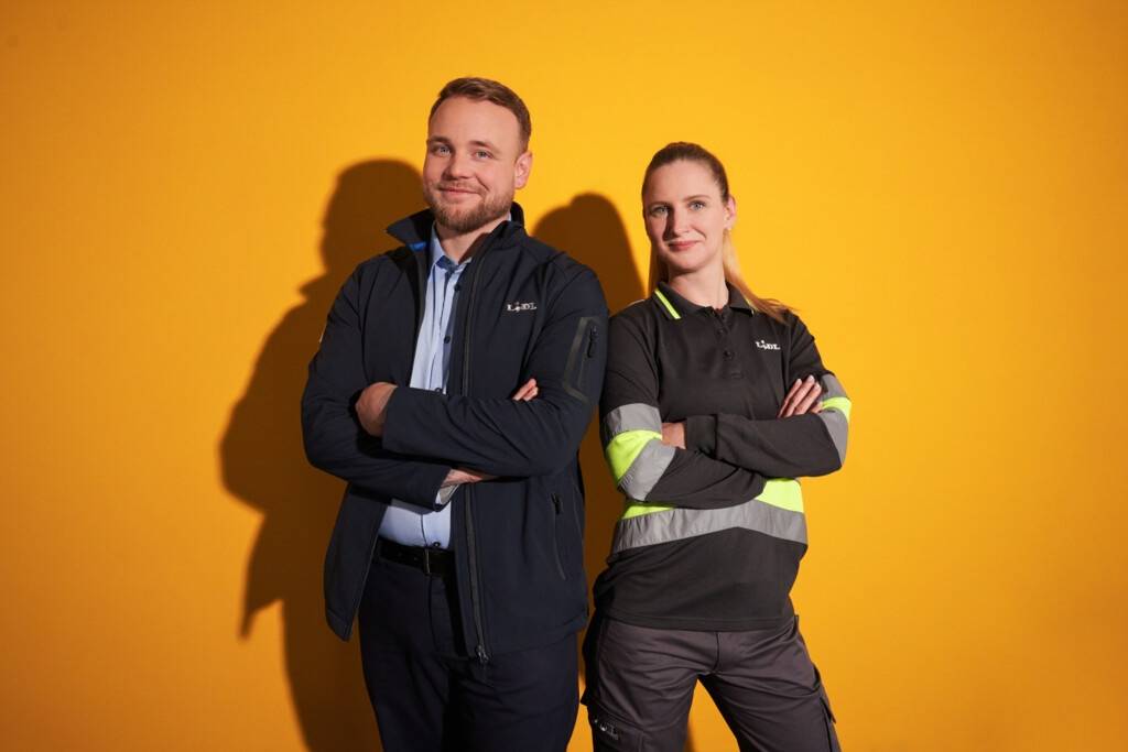 Lidl Latvija noliktavas darbinieki pozē neformālā foto
