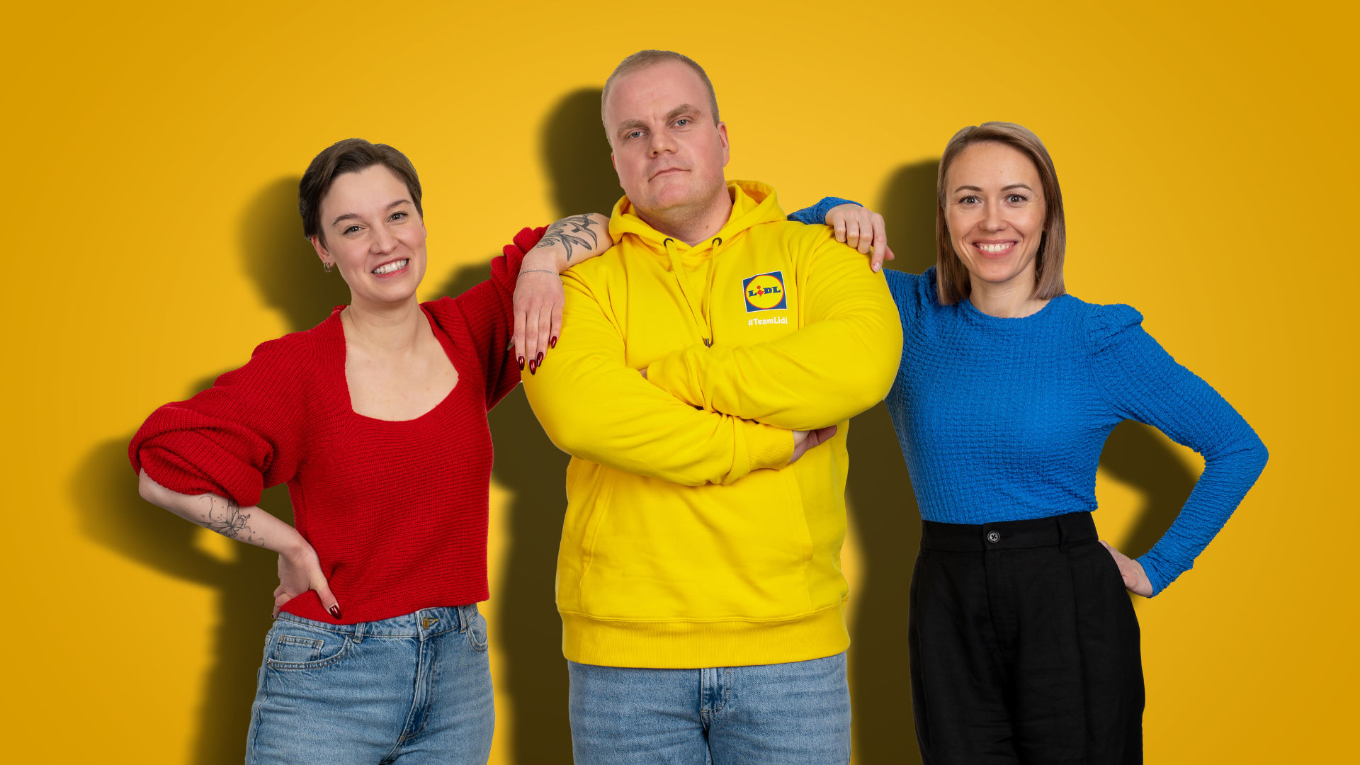 Lidl Latvija biroja darbinieki pozē neformālā foto